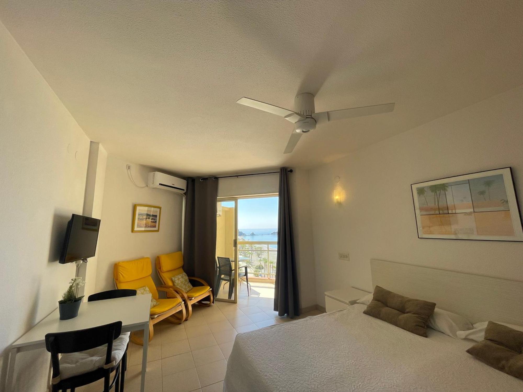 Apartahotel Chinasol Con Parking Y Desayuno Almuñécar Kültér fotó