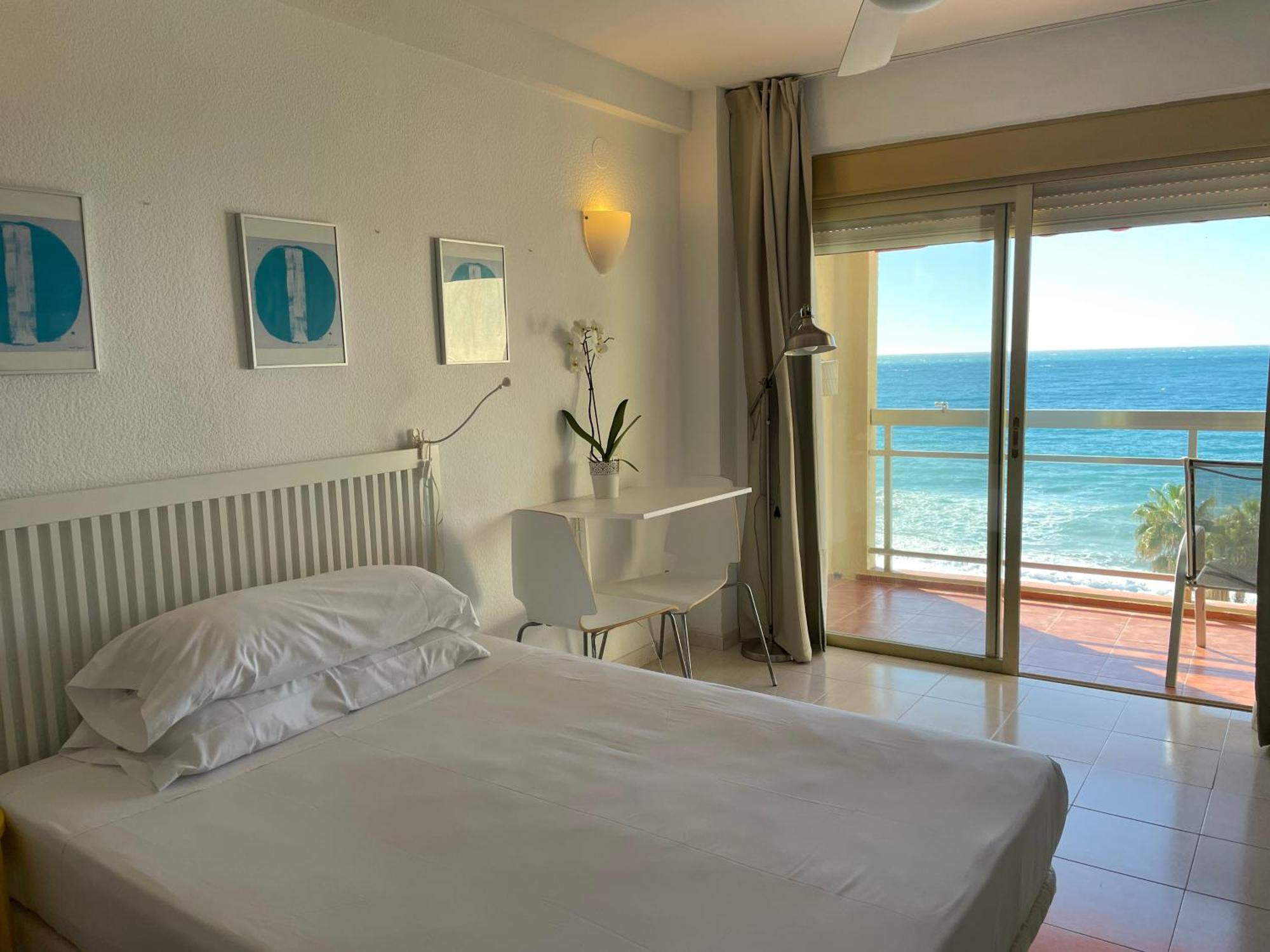 Apartahotel Chinasol Con Parking Y Desayuno Almuñécar Kültér fotó